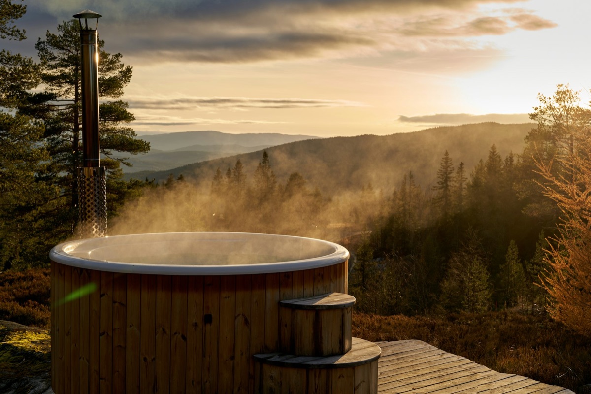 Medence vagy jacuzzi az udvarra? Amit érdemes átgondolni építés előtt