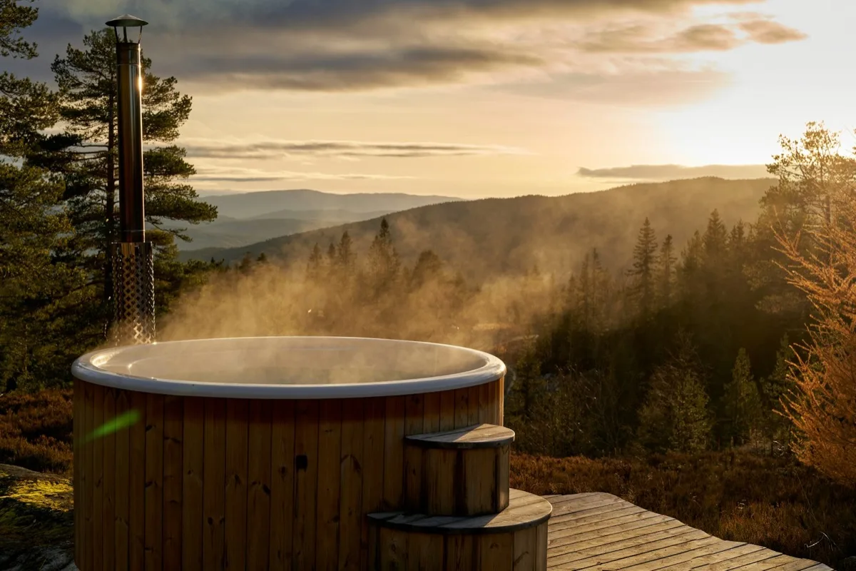 Medence vagy jacuzzi az udvarra? Amit érdemes átgondolni építés előtt